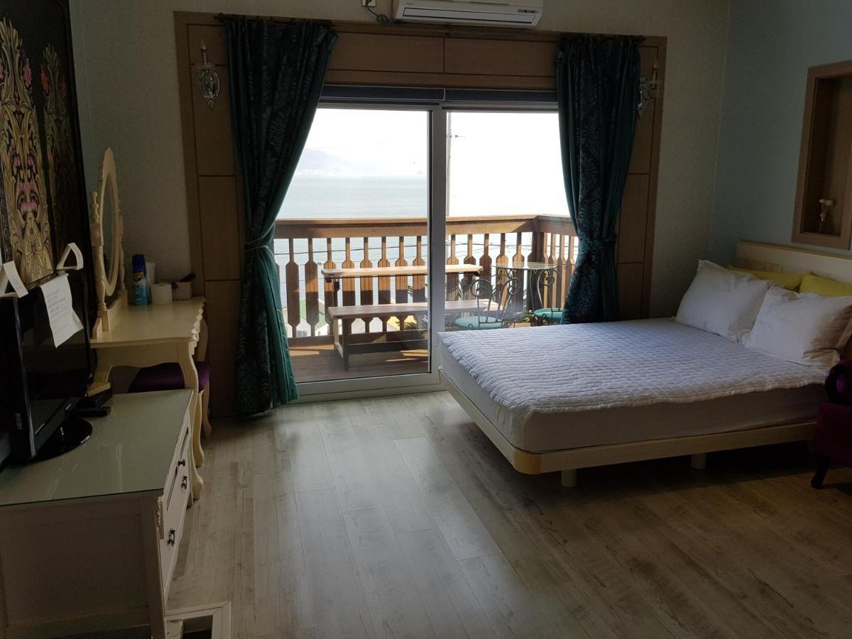 Rainbow Hill Pension Намхэ Экстерьер фото