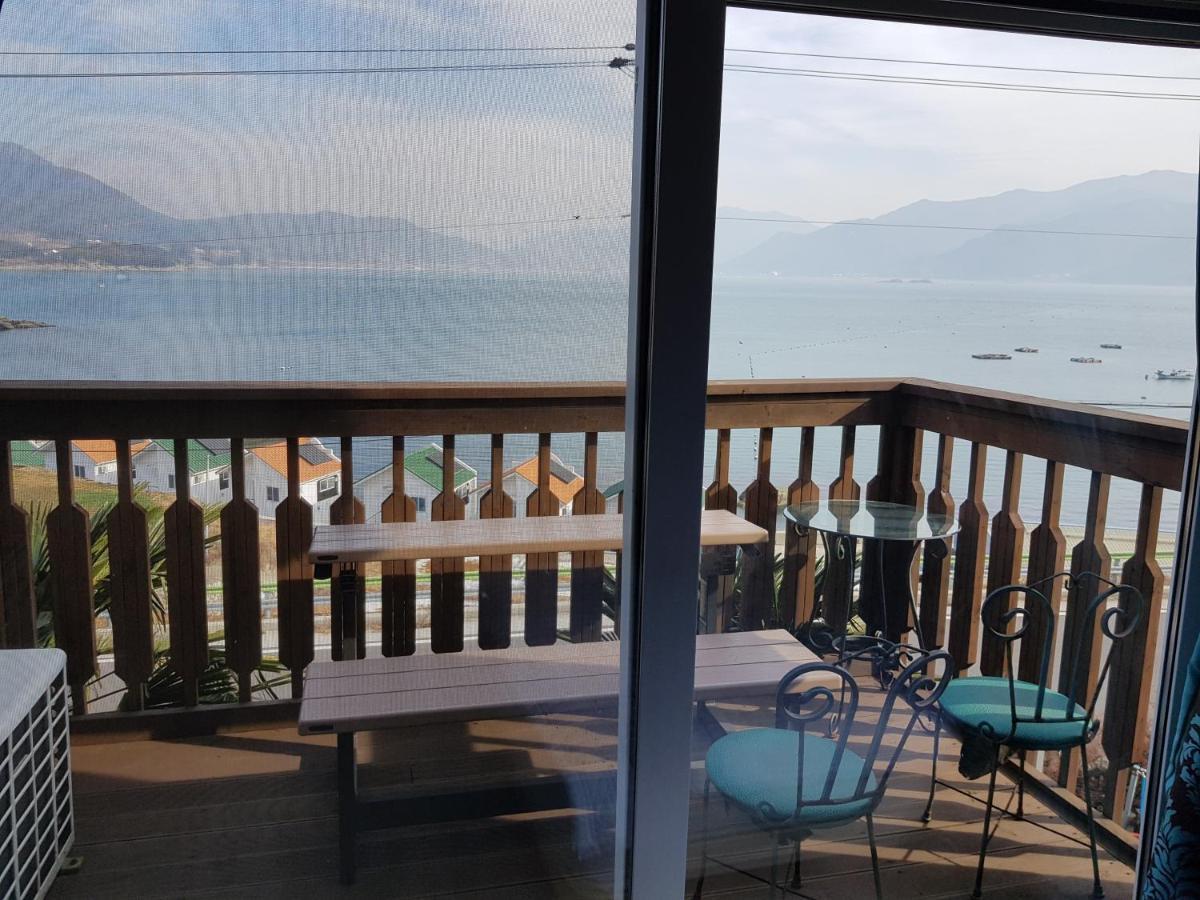 Rainbow Hill Pension Намхэ Экстерьер фото