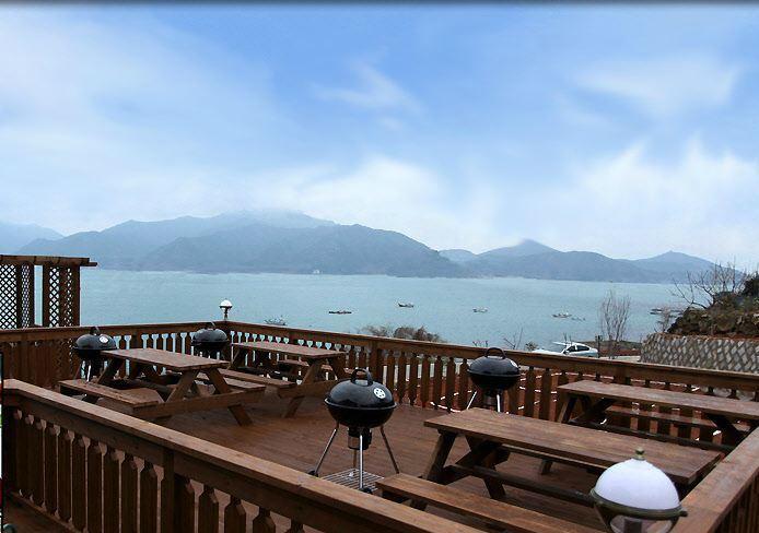 Rainbow Hill Pension Намхэ Экстерьер фото